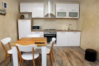 Modern apartment by Umag sea - B&B Umago