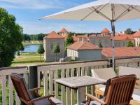 LoggiaHaus am Schloss, 5 Ferienwohnungen, teils mit Schloss- und Seeblick - Bed and Breakfast