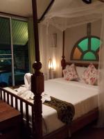 Queen Room with Garden View