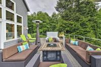 B&B Freeland - Gorgeous Whidbey Island Oasis with Hot Tub and Cabana! - Bed and Breakfast Freeland