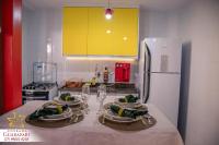 MAIOR NOTA - 2 Quartos com AR CONDICIONADOS SPLIT, Air Fryer, Wi-Fi, Disney Plus, Star Plus, HBO Max, Cadeiras de Praia, Caixa Térmica, Churrasqueira, Rede para Descanso e Chuveirão - 8 pessoas - CONFORTO Máximo - Melhor Localização!! - Bed and Breakfast Guarapari