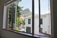 Table Mountain views, modern,lots of natural light, with parking - B&B Città del Capo