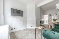 Charming cottage in WINDSOR - WALK TO CASTLE &SHOPS! - B&B