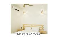 Cozy, Modern, Air Cond Gambang Water Park Homestay -- The Pigeon Guest House - Chambres d'hôtes Kampung Pohoi