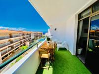 Vacation apartment with balcony and pool views - B&B Los Cristianos