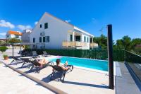 Apartment Jerry with private pool - B&B Milna