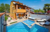 B&B Baderna - Gorgeous Apartment In Baderna With Jacuzzi - Bed and Breakfast Baderna