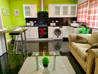 B&B Ilford - London Luxury 2Bedrooms, Reception, Garden, Apartment - Bed and Breakfast Ilford
