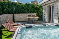 Apartment Pebbles - With Jacuzzi - B&B Spalato