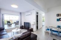 Lovely 2 BR Vacation Apt Kohili Beach - 3 Min Walk - B&B Paralímni