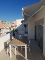 Increible ático con vistas al Mediterraneo by Hometels - Bed and Breakfast