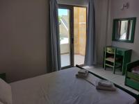 Estudio con vistas laterales al mar (2 adultos)