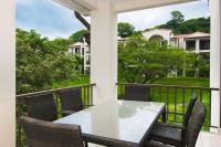 Nicely Decorated 3rd-Floor Beauty with Pool-View Balcony in Coco - Ferienwohnung