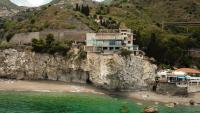 Mare Roccia beachfront apartment - B&B Taormina