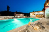 Modern Apartment Paula-with private pool - B&B