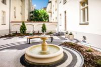 Studio Lit King-Size