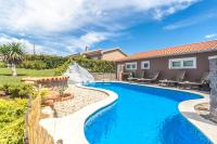 House Tomas with Pool near Pula, Istria, Ferienhaus Istrien - Bed and Breakfast