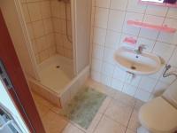 Driepersoonskamer met Badkamer