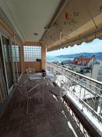 Golden mirror in Kavala - B&B