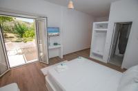 Triple Room with Garden View