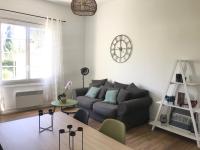 Grand F2 quartier Les Plaines, Boulouris proche mer et port Santa-Lucia - B&B