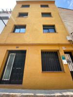Apartments Sant Lluis CENTER, 2 min walk from the sea - B&B