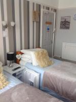 Twin Room with Shower - First Floor