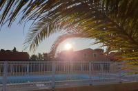 Charmant pavillon proche plage - Piscine & parking - B&B Narbonne-Plage