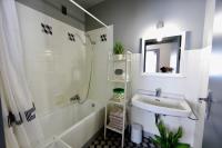 Le cocon coloré - centre ville - 50m de la gare - Bed and Breakfast Annecy