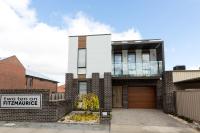 TWO TEN Sleeps 10! Luxury CBD Accommodation - B&B Wagga Wagga