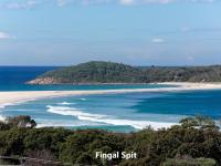 5b Bent Street large house with ducted air con foxtel and wifi - Chambres d'hôtes Fingal Bay