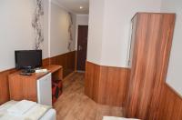 Standard Twin Room with Private Bathroom