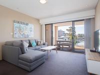 Cote D'Azure, 13 61 Donald Street - Lovely unit air con, Wi-Fi, secure parking, complex lift and pool - B&B Nelson Bay