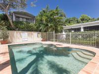 Seashells, 2,21-23 Magnus Street -Unit with Air con, complex lift and pool, close to town - B&B