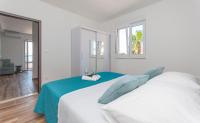 One-Bedroom Apartment with Sea View and Balcony