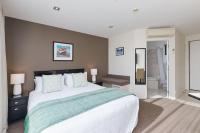 Studio with Spa Bath