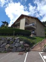 Apartment with Mountain View