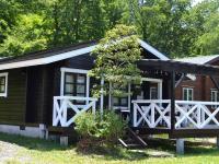 Christmas Cottage White (4 Adults)