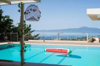 B&B Kalamata - Modern Luxury Villa with Pool, just 5min to sea - Bed and Breakfast Kalamata