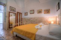 Basic Triple Room with Shared Bathroom
