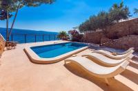 Beachfront Casa Ahoi with 2 bedrooms, heated pool, amazing sea views - B&B Omiš