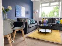 B&B Motherwell - Modern And Vibrantly Designed Apartment - Bed and Breakfast Motherwell