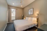 One-Bedroom Apartment (Self Check-in with Virtual Front Desk)