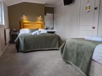 Doppel-/Zweibettzimmer mit Dusche