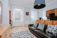 B&B Edinburgh - ALTIDO 2-BR Apt directly next to Edinburgh Castle - Bed and Breakfast Edinburgh