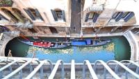 Ai Bareteri Luxury Canal View - B&B