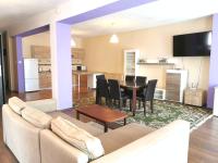 Three-Bedroom Apartment (8 Adults)