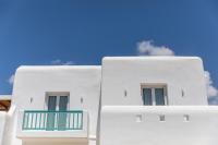 Kalais Beachfront Suites - Stunning Sea & Sunset Views, Free Beach Chairs, Bus Stop Outside, 12 Min from Naxos Town, 200 Mbps WiFi - Chambres d'hôtes Pláka