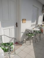 Studio (3 Adults)