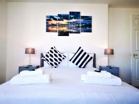 Marina living with parking, balcony, quiet and secure - B&B Brighton